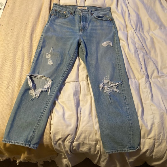 Levi’s Wedgie Straight Distressed Premium Jeans - Picture 3 of 7